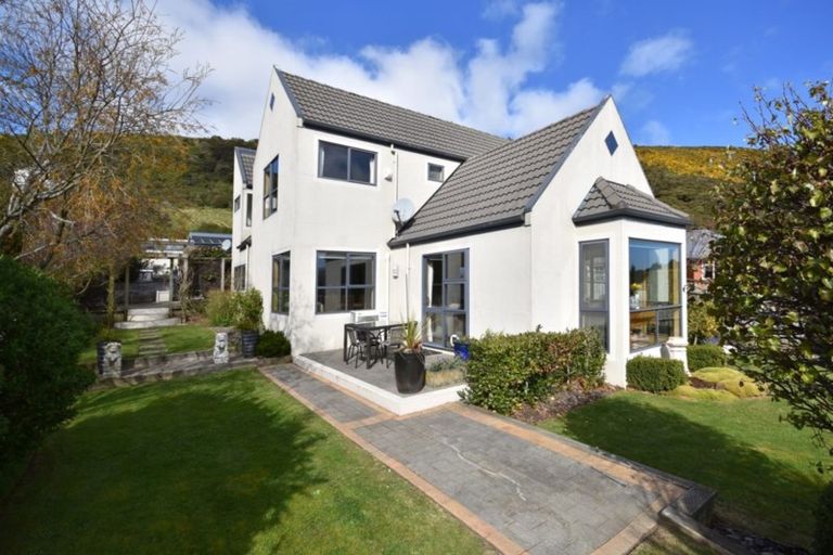 Photo of property in 18 Ribbonwood Close, Normanby, Dunedin, 9010