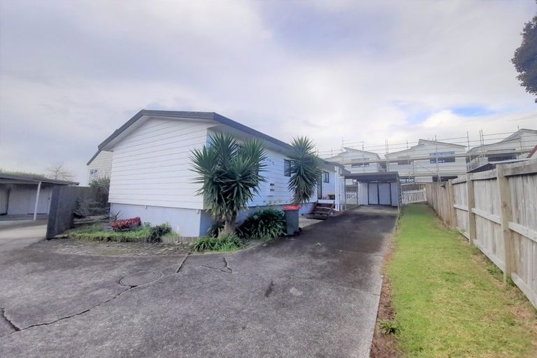 Photo of property in 1/29 De Quincey Terrace, Highland Park, Auckland, 2010