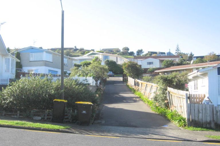 Photo of property in 18 Gloaming Hill, Titahi Bay, Porirua, 5022