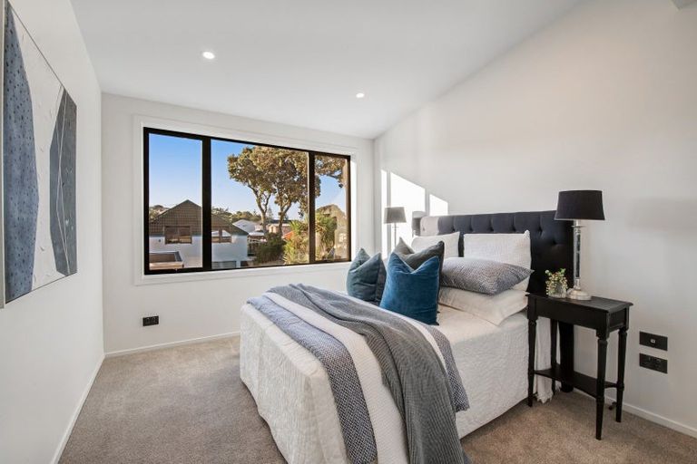 Photo of property in 18b The Esplanade, Eastern Beach, Auckland, 2012