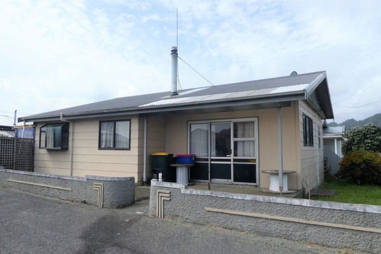 Photo of property in 15 O'grady Street, Blaketown, Greymouth, 7805