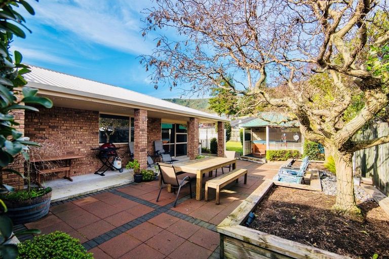 Photo of property in 24 Admiralty Place, Waikawa, Picton, 7220
