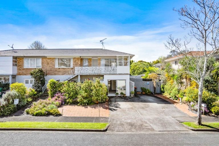 Photo of property in 2/2b Yeoman Place, Howick, Auckland, 2014