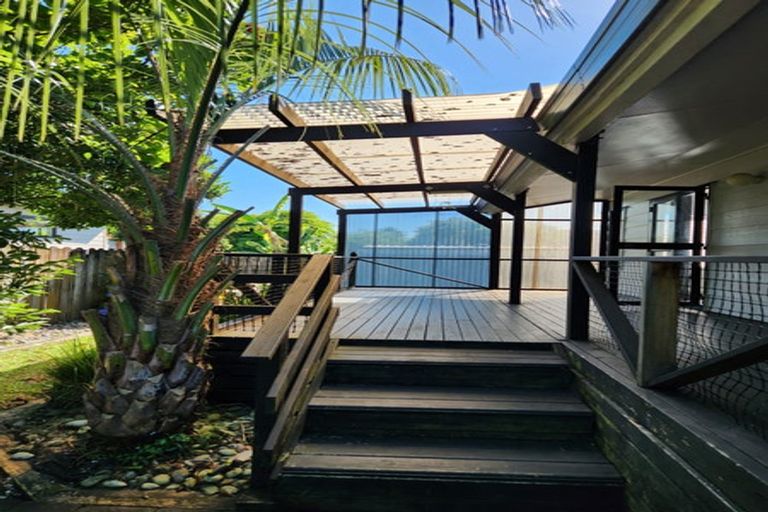 Photo of property in 2/44 Darren Crescent, Half Moon Bay, Auckland, 2012