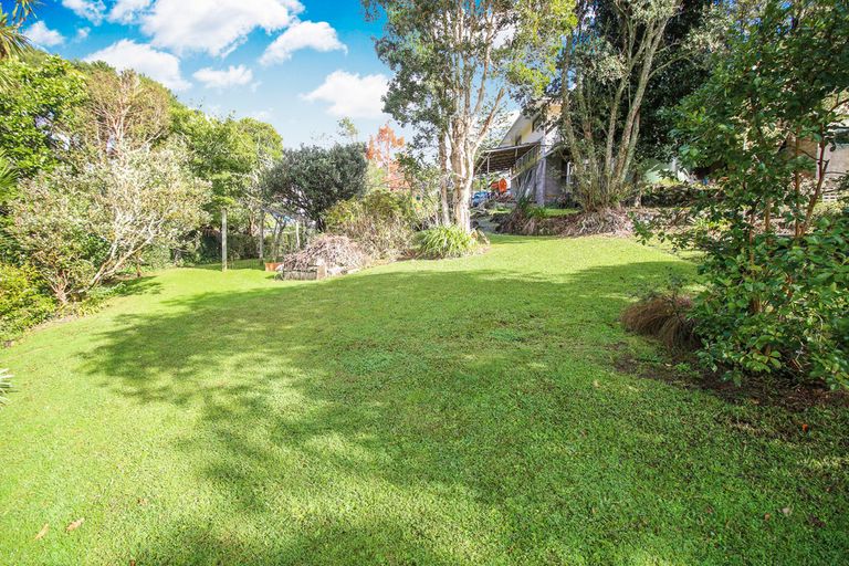 Photo of property in 12 Crystal Avenue, Glendene, Auckland, 0602