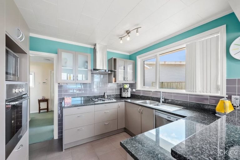 Photo of property in 21 Acacia Avenue, Maungaraki, Lower Hutt, 5010