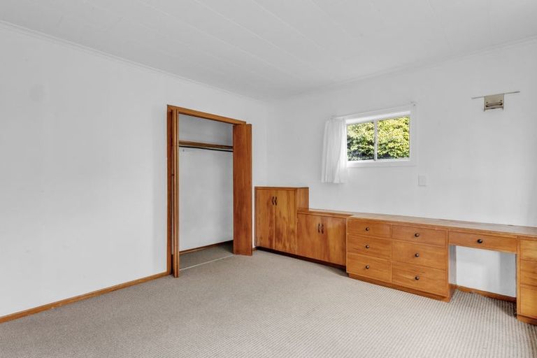 Photo of property in 50 Seaview Road, Marfell, New Plymouth, 4310