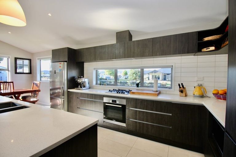 Photo of property in 2 Roseberry Place, Whitianga, 3510