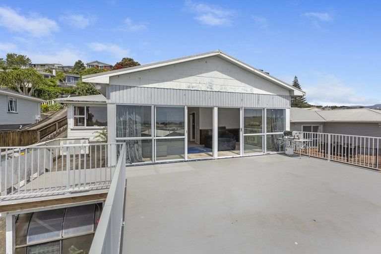 Photo of property in 9 Mount View Place, Spotswood, New Plymouth, 4310