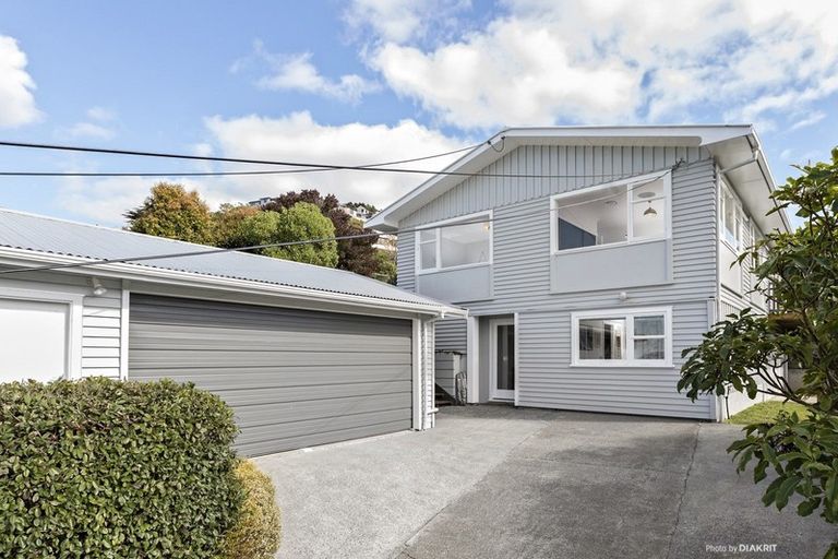 Photo of property in 6 Winston Street, Crofton Downs, Wellington, 6035