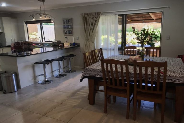 Photo of property in 36 Seresin Crescent, Flat Bush, Auckland, 2016