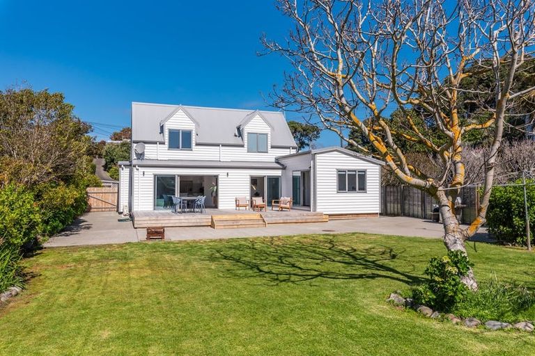Photo of property in 5 Falla Street, Paraparaumu Beach, Paraparaumu, 5032