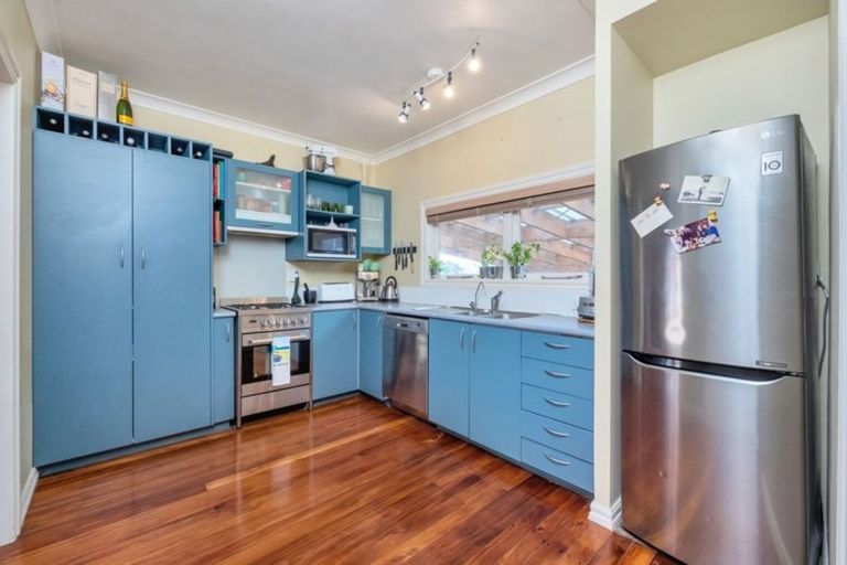 Photo of property in 1/46 Hillcrest Avenue, Hillcrest, Auckland, 0627