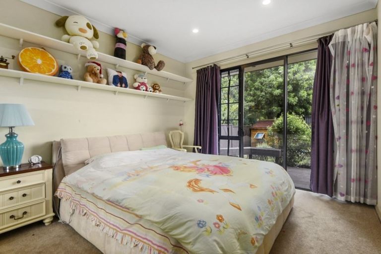 Photo of property in 70 Manor Park, Sunnyhills, Auckland, 2010