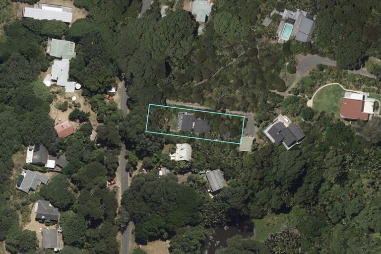 Photo of property in 61 Garden Road, Piha, 0772