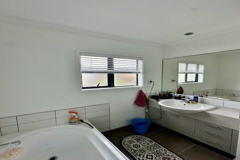 Photo of property in 45 Sonoma Crescent, Oteha, Auckland, 0632