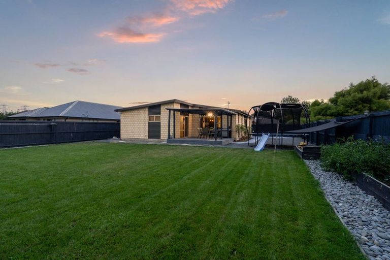 Photo of property in 15 Little Oaks Drive, Yaldhurst, Christchurch, 8042