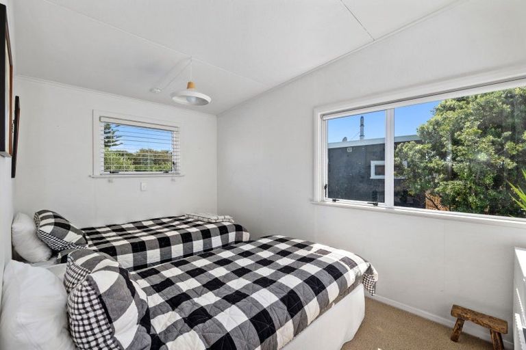 Photo of property in 48 Blue Pacific Parade, Riversdale Beach, Masterton, 5872