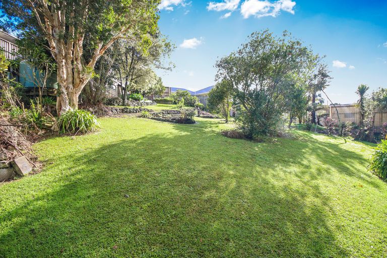 Photo of property in 12 Crystal Avenue, Glendene, Auckland, 0602