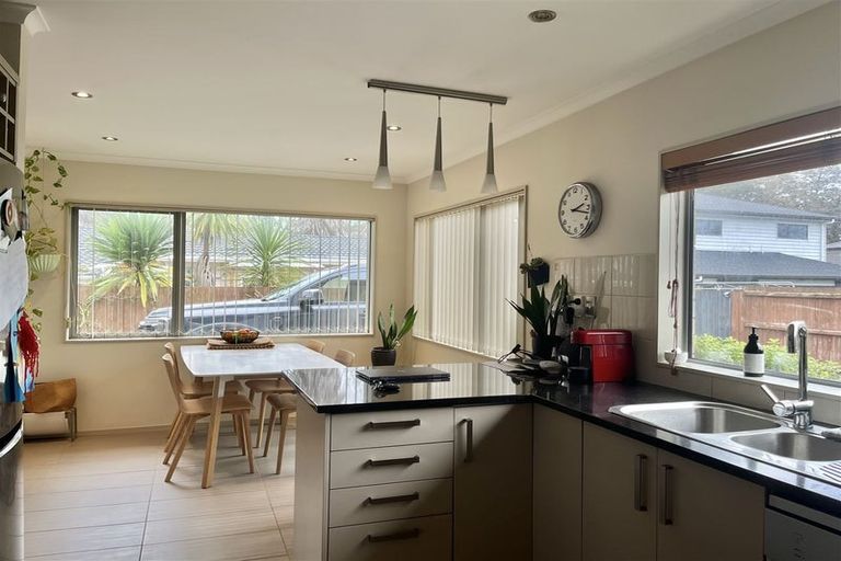 Photo of property in 36d Godley Road, Green Bay, Auckland, 0604