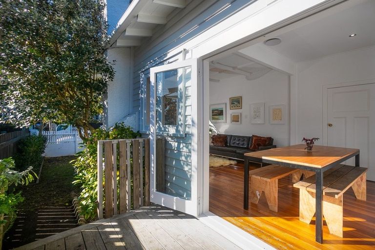 Photo of property in 10 Walmer Road, Point Chevalier, Auckland, 1022