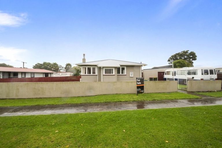 Photo of property in 1 Aytoun Street, Opunake, 4616