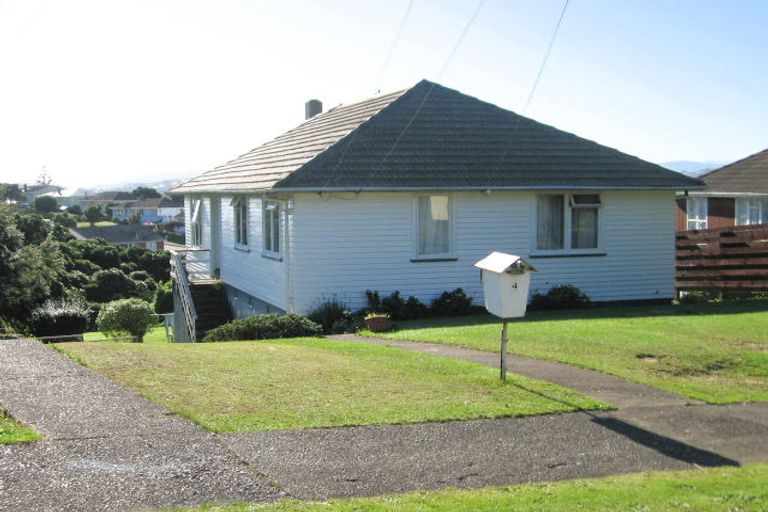 Photo of property in 4 Ngahue Crescent, Elsdon, Porirua, 5022