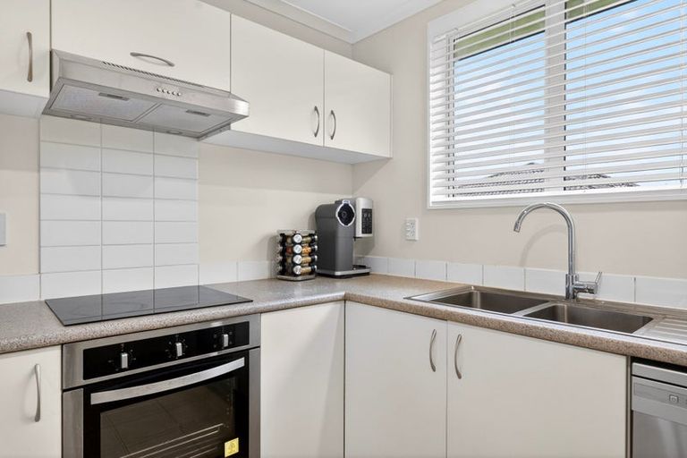 Photo of property in 31 Magnolia Drive, Waiuku, 2123