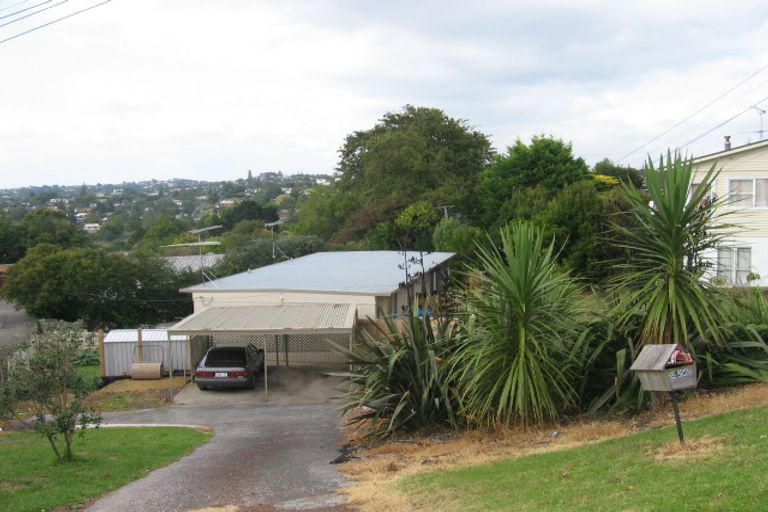 Photo of property in 1/256 Wairau Road, Glenfield, Auckland, 0627