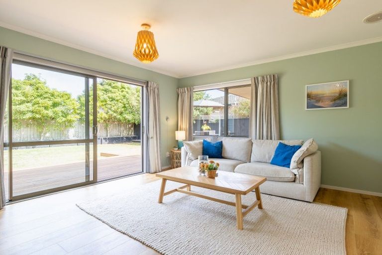 Photo of property in 7 Simpson Crescent, Raumati Beach, Paraparaumu, 5032