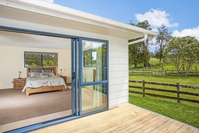 Photo of property in 266 Hart Road, Pukekohe, 2676