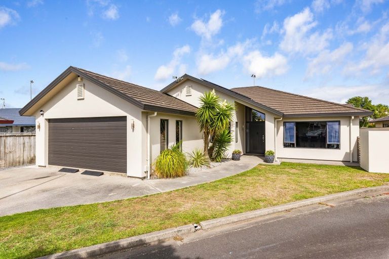 Photo of property in 28 Cottonwood Close, Paraparaumu Beach, Paraparaumu, 5032