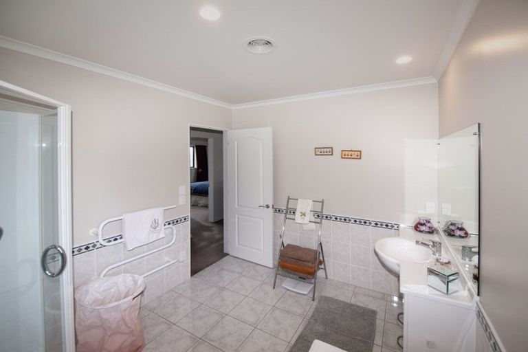 Photo of property in 61 Erlestoke Crescent, Churton Park, Wellington, 6037