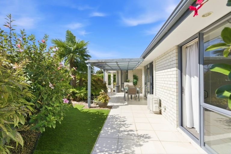 Photo of property in 30 Seabreeze Place, Papamoa Beach, Papamoa, 3118