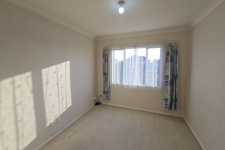 Photo of property in 8 Lissleton Drive, East Tamaki, Auckland, 2013