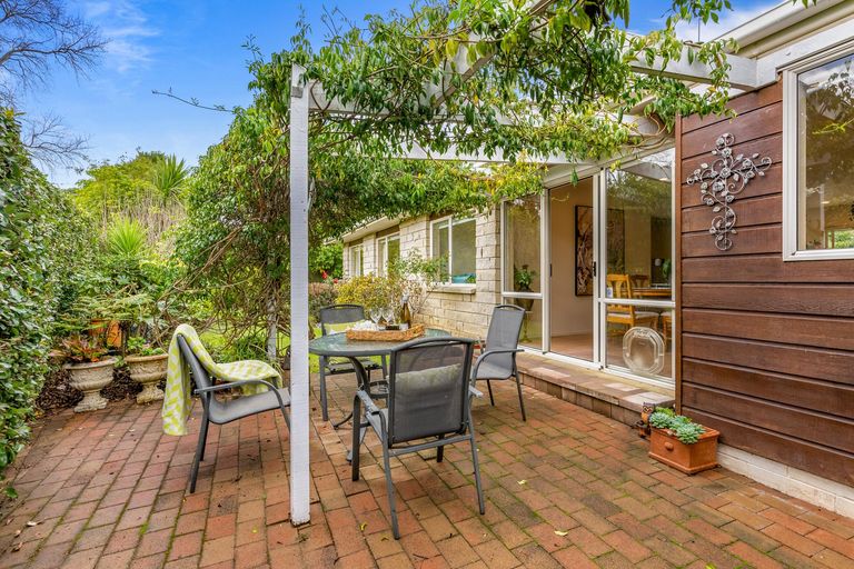 Photo of property in 41 Headcorn Place, Botany Downs, Auckland, 2010