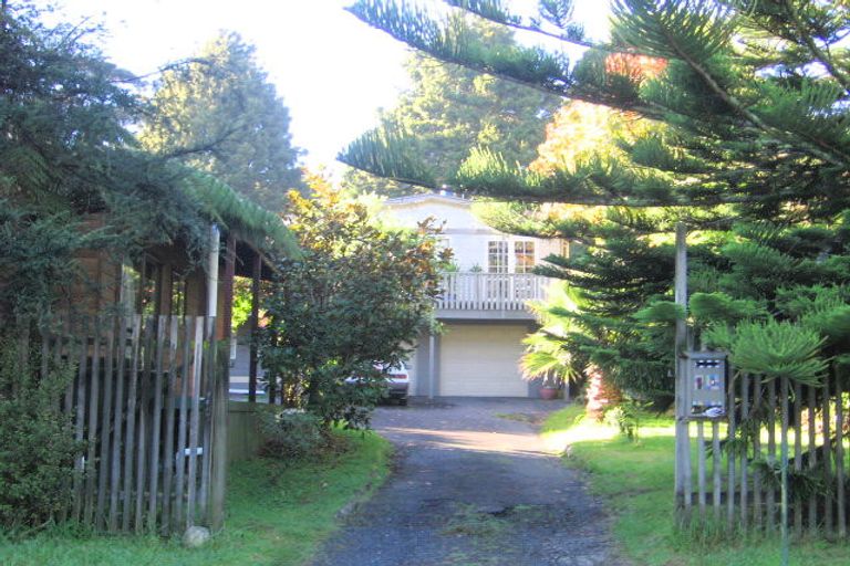 Photo of property in 10 Karen Road, Laingholm, Auckland, 0604