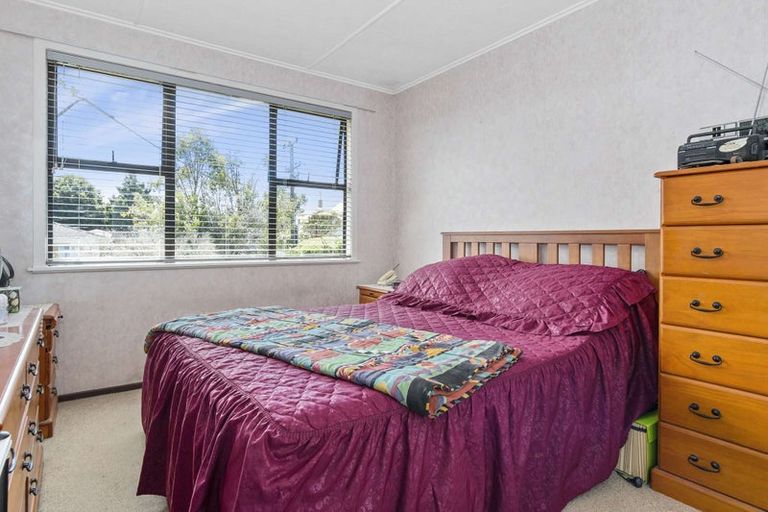 Photo of property in 24 School Road, Te Atatu South, Auckland, 0610