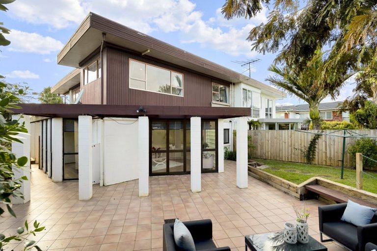 Photo of property in 2/115 Clovelly Road, Bucklands Beach, Auckland, 2012