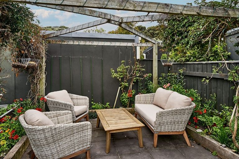 Photo of property in 8/238 Muritai Road, Eastbourne, Lower Hutt, 5013