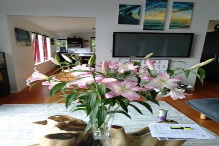 Photo of property in 35 Piha Road, Piha, New Lynn, 0772