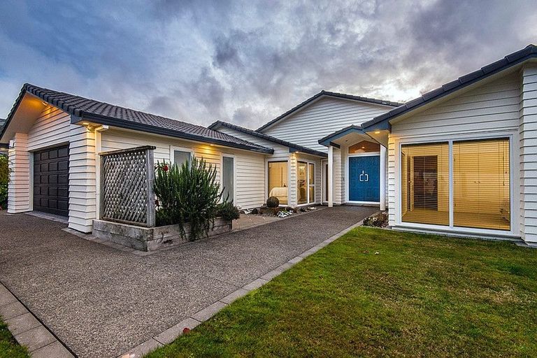Photo of property in 10 Furlong Crescent, Churton Park, Wellington, 6037