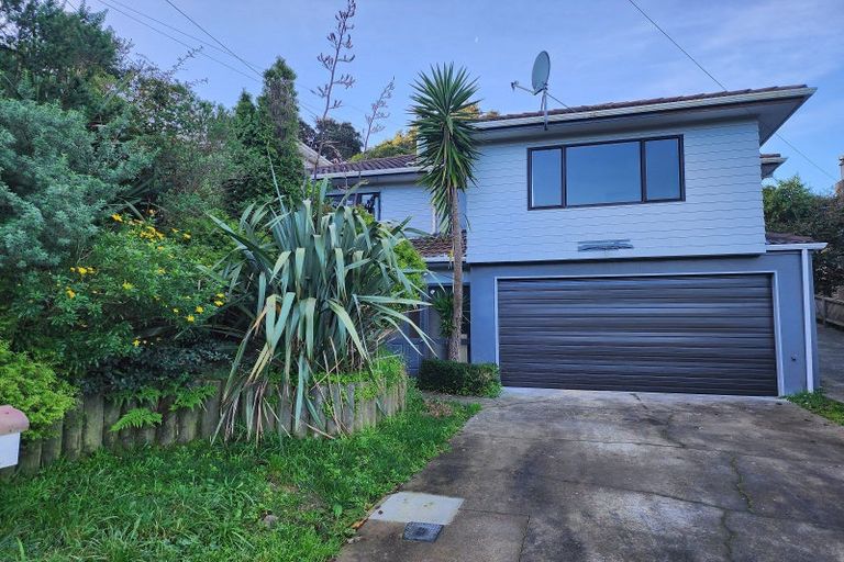 Photo of property in 20a Olivia Crescent, Tawa, Wellington, 5028