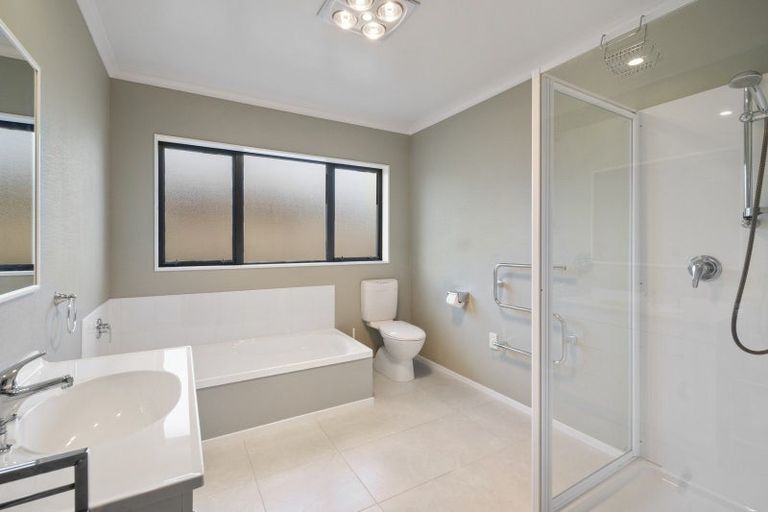 Photo of property in 11 Silkwood Place, Fitzherbert, Palmerston North, 4410