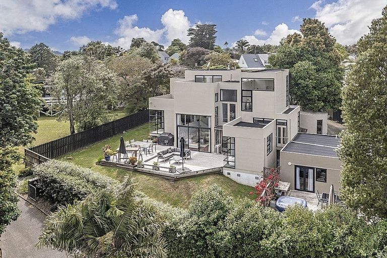 Photo of property in 31 Waipuia Place, Greenhithe, Auckland, 0632