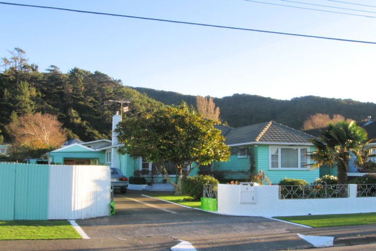 Photo of property in 5 Totara Street, Wainuiomata, Lower Hutt, 5014
