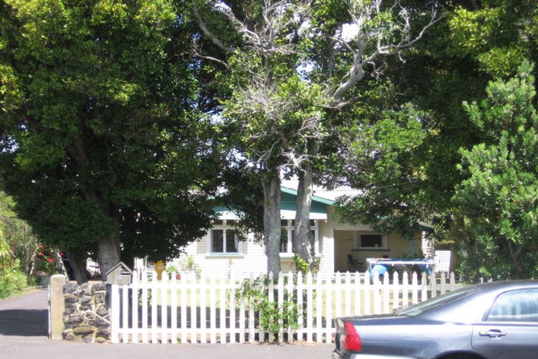 Photo of property in 111 Calliope Road, Stanley Point, Auckland, 0624