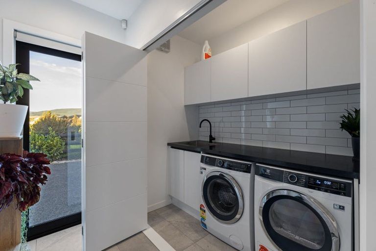 Photo of property in 3 Lealands Lane, Aokautere, Palmerston North, 4471