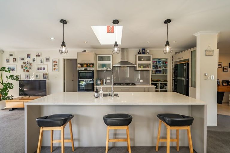 Photo of property in 140 Norana Road, Timberlea, Upper Hutt, 5018