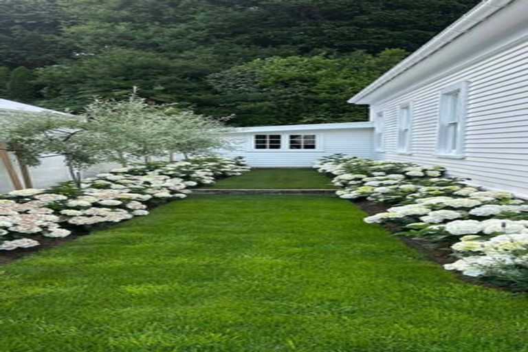 Photo of property in 16 Bracken Street, New Plymouth, 4310